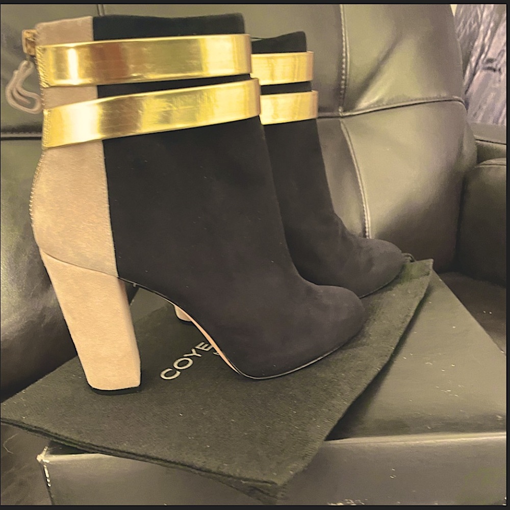 Coye Nokes New York suede boots gold metallic straps color block blk-beige